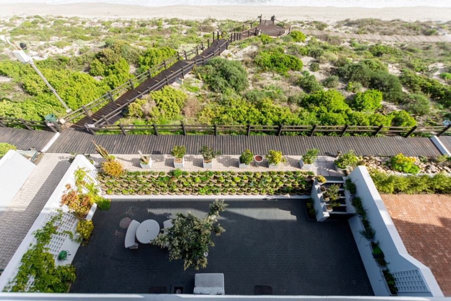 7 Bedroom Property for Sale in Calypso Beach Western Cape